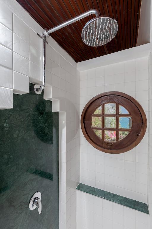 Baan Khunying - Secluded Phuket Beachfront Villa Rawai Quarto foto