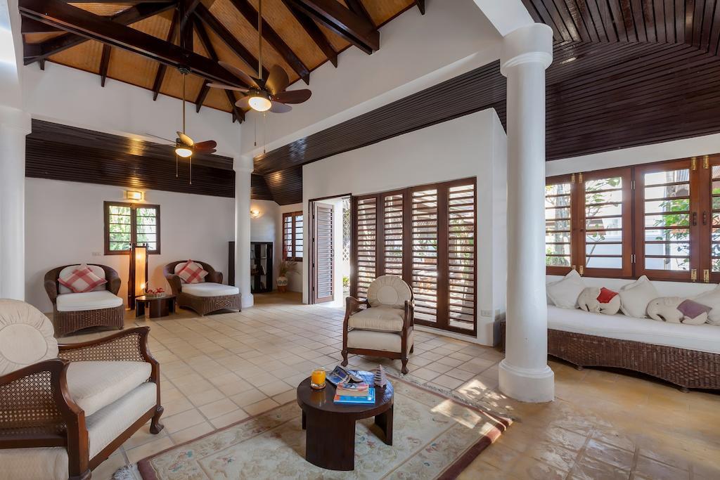 Baan Khunying - Secluded Phuket Beachfront Villa Rawai Quarto foto