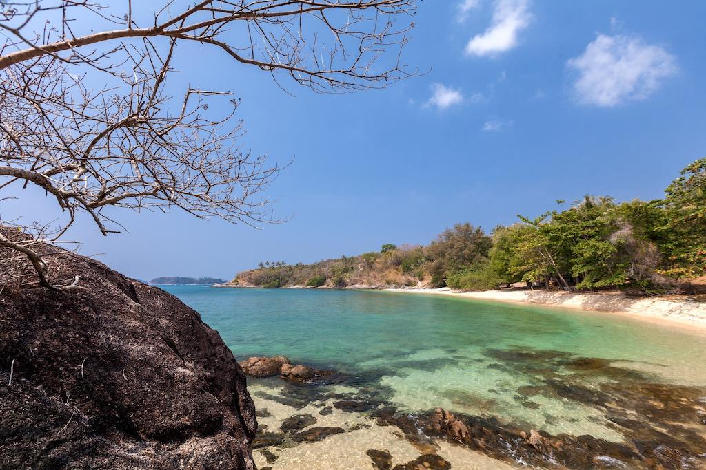 Baan Khunying - Secluded Phuket Beachfront Villa Rawai Quarto foto